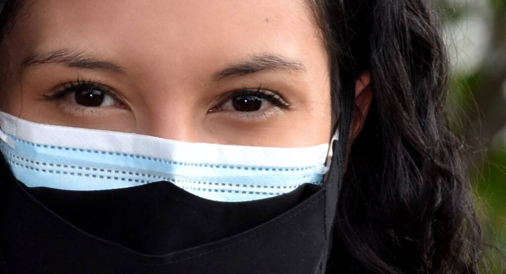 Usemos doble mascarilla para protegernos de la Covid19 TipsyNoticias